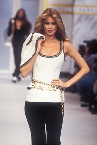 1_chanel-ss-1993-2_html.thumb.JPEG.36c5f7c9a993e3c110ce00bf1dffc661.JPEG