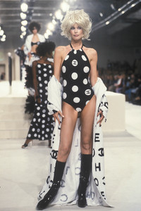 1_chanel-ss-1997-2_html.thumb.JPEG.ad102577ed84053b6f1a97acfef7ecfb.JPEG