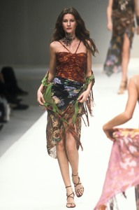 1_emanuel-ungaro-ss-1998-2_html.thumb.JPEG.f94897c07fa695997872986bd5a658df.JPEG