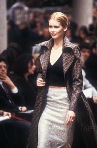 1_fendi-fw-1996-2_html.thumb.JPEG.c2fa0919c798cb196f07c5ecd7dd459a.JPEG