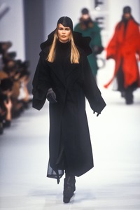 1_karl-lagerfeld-fw-1993-2_html.thumb.JPEG.98041d4b68e79779ff099a2af9a6eed2.JPEG