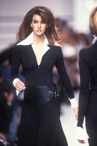 1_karl-lagerfeld-ss-1992-2_html.thumb.JPEG.3a58d670fe34ae8e3d4b652384939bdf.JPEG