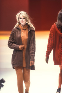 1_laura-biagiotti-fw-1992-9_html.thumb.JPEG.ed0a5dfa75c81f619f32c4b4563b56f6.JPEG