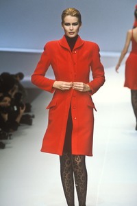 1_valentino-fw-1996-2_html.thumb.JPEG.cb0fa158eace93afb9ad5ccaef77411c.JPEG