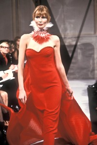 1_valentino-hc-ss-1998-2_html.thumb.JPEG.7f588fcf8a3729ec0445f19f57a0fe5e.JPEG