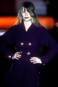 1_versace-fw-1993-2_html.thumb.JPEG.86d3e4b243d4cf87fce73ef9d97d25f6.JPEG