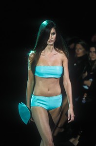1_versace-ss-1999-2_html.thumb.JPEG.2d6ace21af0eecddbad5c3db79502874.JPEG