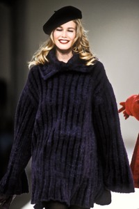 2_azzedine-alaia-fw-1991-3_html.thumb.JPEG.3fad8b260a48b8a9194485b92d28436f.JPEG