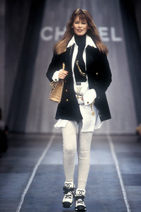 2_chanel-fw-1993-3_html.thumb.JPEG.5046ca1fa31732022d90dd2a96fa1b1f.JPEG