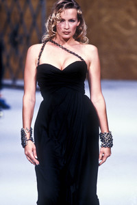 2_chanel-hc-fw-1993-3_html.thumb.JPEG.ea69713c29f400d98694c671e942b45f.JPEG