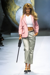 2_chanel-ss-1996-3_html.thumb.JPEG.4e66de00145ccee5c4c9b055e7956d2c.JPEG