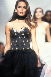 2_christian-dior-fw-1992-3_html.thumb.JPEG.6c35eabf2b4ffd76aec724efc4ea619c.JPEG