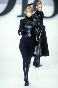 2_christian-dior-fw-1996-3_html.thumb.JPEG.e5085247c3803ba0edcf9da6c4b56c87.JPEG