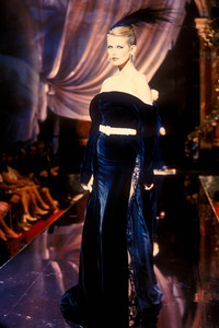 2_christian-dior-hc-fw-1995-3_html.thumb.JPEG.ec0179caa14dd9de4ba2ad9ca3e4dc06.JPEG