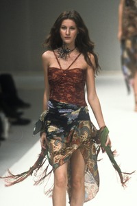 2_emanuel-ungaro-ss-1998-3_html.thumb.JPEG.4dbf682564f9a4e005475d6153401cf1.JPEG