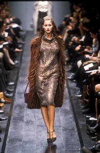 2_fendi-fw-1998-3_html.thumb.JPEG.ec5f337262824537590f3a044173a86e.JPEG