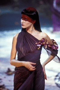 2_givenchy-hc-fw-1998-3_html.thumb.GIF.39bc31b4b7f7dc19a58ae9073960ae94.GIF