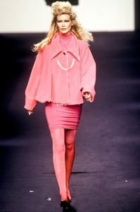 2_karl-lagerfeld-fw-1994-3_html.thumb.JPEG.cd5f44a0d800d22545ce05e2a2dd382b.JPEG