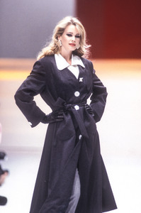 2_laura-biagiotti-fw-1992-3_html.thumb.JPEG.808e5046915dc26c367b57d04733e054.JPEG