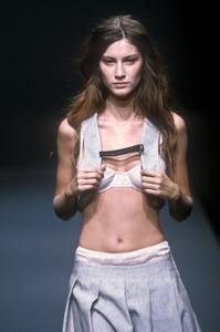 2_prada-ss-1999-3_html.thumb.JPEG.abe0254511799fe3ce5b4516941763be.JPEG