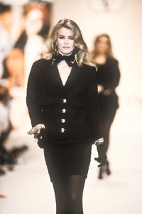 2_valentino-fw-1991-3_html.thumb.JPEG.92dccfaccfa54af9fcbd7e2b691b8f53.JPEG