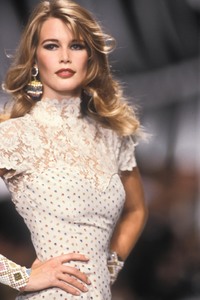 2_valentino-ss-1992-3_html.thumb.JPEG.5c1a9b876c9ab0be77d26b90029c4fc1.JPEG