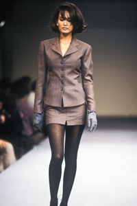 3_azzedine-alaia-fw-1990-4_html.thumb.JPEG.e94bc702f261d85ccb77c5d80bdf665b.JPEG