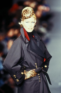 3_christian-dior-fw-1995-4_html.thumb.JPEG.494b0580e0d4929259de4222950c243f.JPEG