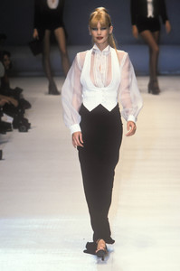 3_christian-dior-ss-1996-4_html.thumb.JPEG.ac35789a5ab2c7fac6e6c08839ad6685.JPEG