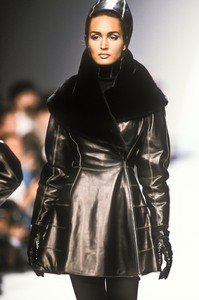 3_claude-montana-fw-1991-4_html.thumb.JPEG.9a46be39be577b7a3ae215e3b60ea280.JPEG