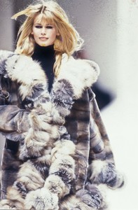 3_fendi-fw-1994-4_html.thumb.JPEG.afc77a8232cac722e53f8d4ac6301187.JPEG