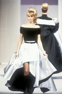 3_herve-leger-fw-1994-4_html.thumb.JPEG.536936769f42bf9b6732952560b5e1f7.JPEG