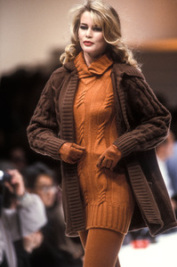 3_laura-biagiotti-fw-1992-11_html.thumb.JPEG.6c9a13d1e19f4ec0b9a0cd877916f03d.JPEG