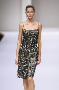 3_max-mara-ss-1998-4_html.thumb.JPEG.a9a84db8c14f8b9a4fa31ce28d461b88.JPEG