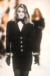 3_valentino-fw-1991-4_html.thumb.JPEG.a8bed8b8d73e462342cae9f39120725c.JPEG