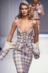 3_valentino-ss-1995-4_html.thumb.JPEG.636227737093e932fafe3c73fc765b43.JPEG