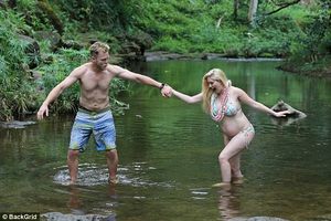 4326A56500000578-4780684-Helping_hand_Pratt_helped_his_wife_through_the_river-a-52_1502426603796.jpg
