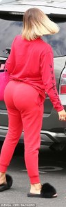 4348656A00000578-4794118-Khloe_chose_the_striking_red_tracksuit_with_black_Playboy_bunny_-a-94_1502839113121.jpg