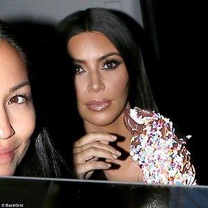4365E85B00000578-4806096-Entrepreneur_Kim_styled_her_dark_tresses_sleek_and_center_parted-m-61_1503195899451.jpg