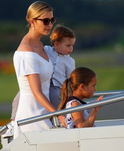 436C205A00000578-4809242-Message_On_Saturday_night_Ivanka_pictured_boarding_Air_Force_One-m-23_1503321877085.jpg