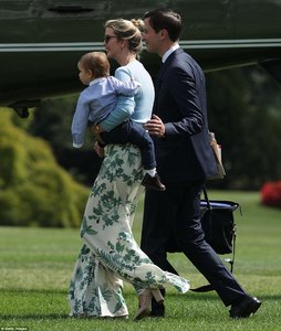 438FB00400000578-4824444-Jared_36_held_Ivanka_s_back_with_one_hand_as_he_escorted_her_to_-a-7_1503695245620.jpg