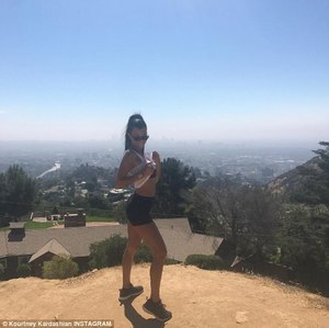 439EE7AD00000578-4828254-Workout_done_Kourtney_posted_an_Instagram_photo_of_herself_after-a-9_1503874209389.jpg