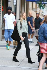 48397592_elizabeth-olsen-04.jpg