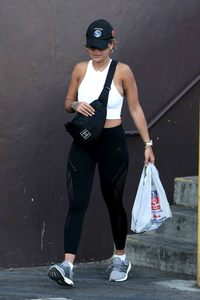 48437800_rita-ora-13.jpg