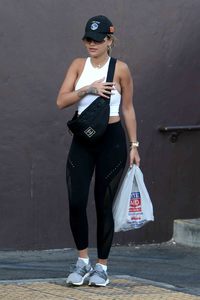 48437801_rita-ora-14.jpg