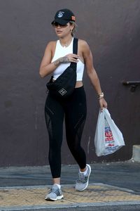 48437804_rita-ora-15.jpg