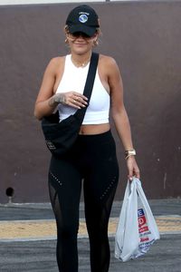 48437805_rita-ora-16.jpg