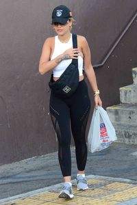 48437808_rita-ora-18.jpg