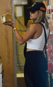 48437844_rita-ora-41.jpg