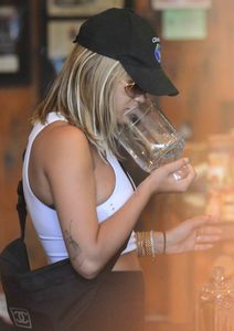48437857_rita-ora-47.jpg